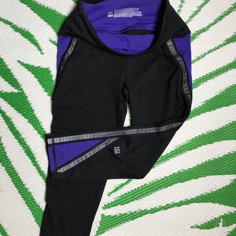 SOLD - Victoria’s Secret sport leggings